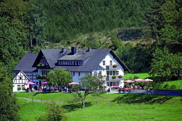 Bild vergr&ouml;&szlig;ern: Gut Ahe_aussen