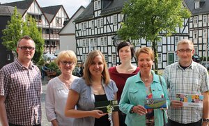 Bild vergr&ouml;&szlig;ern: Übergabe der drei Hauptpreise des Gewinnspiels 10 Jahre Stadtzeitung