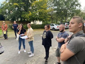 Bild vergr&ouml;&szlig;ern: Das Jugendforum Hilchenbach bei einem Ortstermin beim Kulturellen Marktplatz Dahlbruch