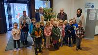 Bild vergr��ern: Weihnachtsbaumschm�cken Rathaus 2022