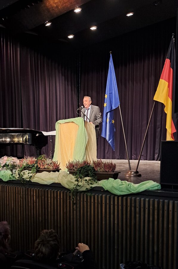 Kyrillos Kaioglidis wies in seinen einf&uuml;hrenden Worten darauf hin, dass die Menschen in Deutschland trotz ihrer Unterschiede gemeinsame Werte haben, die sie als Nation vereinen.
