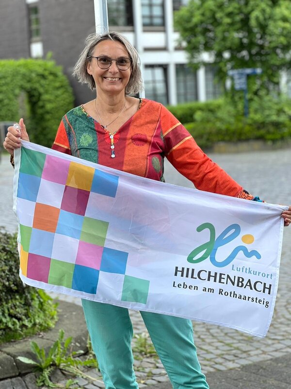 Die Fahne ist in der Touristik-Information Hilchenbach erh&auml;ltlich.