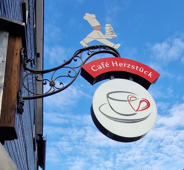 Bild vergr&ouml;&szlig;ern: Schild Café Herzstück