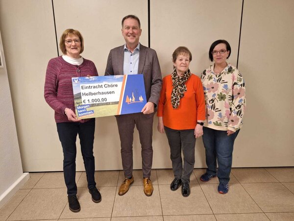 Spendenübergabe Volksbank in Südwestfalen eG an Eintracht Helberhausen