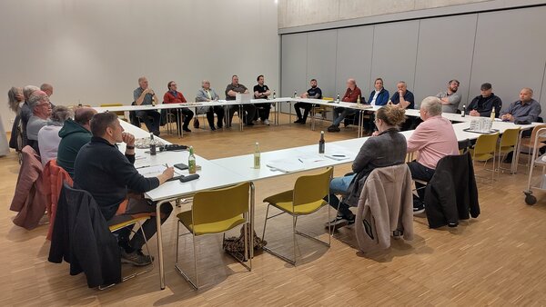 Beim Treffen im kmd tauschten sich die Hilchenbacher Ortsheimatpfleger und die heimatpflegenden Vereine &uuml;ber ihre vielseitigen Aktivit&auml;ten aus.