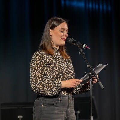 Bild vergr&ouml;&szlig;ern: Poetry Slammerin Sandra DaVina trug einen eigens für den kmd geschriebenen Text vor.
