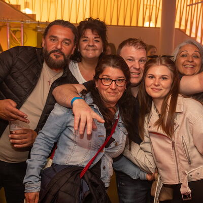 Bild vergr&ouml;&szlig;ern: kmd-Eröffnungsfeier: Party im Foyer