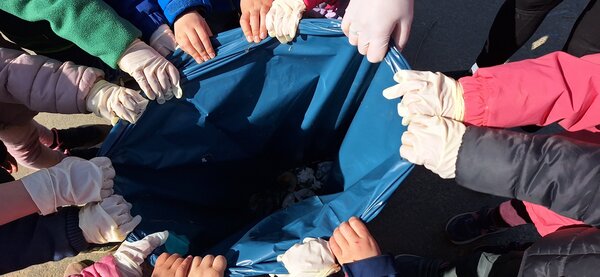 Bild vergr&ouml;&szlig;ern: Kita Vormwald beim Frühjahrsputz