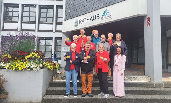 Übergabe Ehrenamtskarte an Bürgerbus-Fahrerinnen und -Fahrer