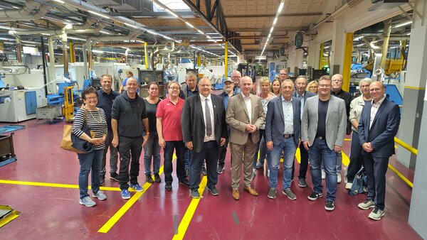 Die Mitglieder des Infrastrukturausschusses erhielten bei einer F&uuml;hrung durch den Betrieb einen Eindruck von den Arbeitsabl&auml;ufen bei WSH Schumacher.
