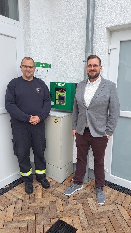 Spende Feuerwehr Vormwald Defibrillator Sparkasse