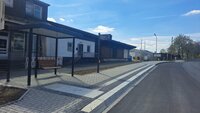 Bild vergr��ern: An den Haltestellen &raquo;Hilchenbach Bahnhof&laquo; k&ouml;nnen Menschen jetzt ohne Barriere in den Bus einsteigen.