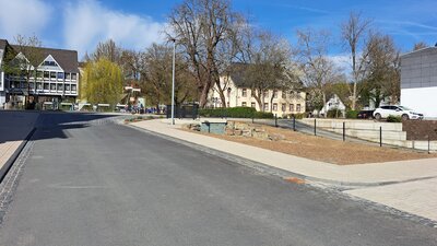 Bild vergr��ern: Pflasterstein-Upcycling: F�r den Vollausbau des Ruinener Wegs wurde zum Teil das alte Kopfsteinpflaster aus dem Hilchenbacher Marktplatz verwendet.