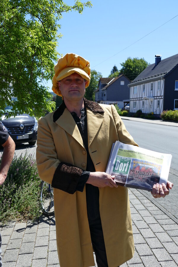 Rainer Fr&auml;nzen als Zeitungsbote