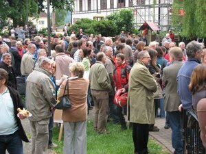 Bild vergr&ouml;&szlig;ern: Publikum beim Bürgerfest gegen Nazis