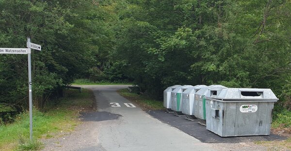 Wertstoffcontainer-Standort in Vormwald