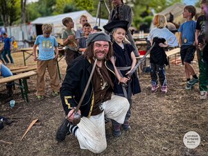 Bild vergr&ouml;&szlig;ern: Pirat mit Kindern