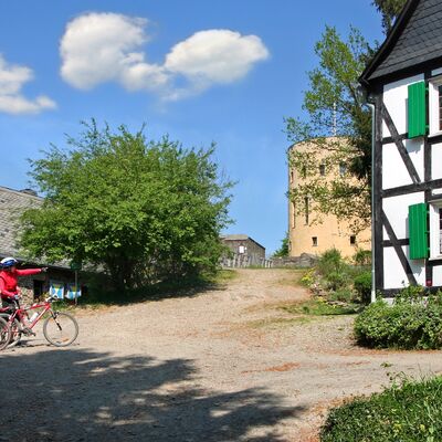 Ginsburg mit Radfahrern