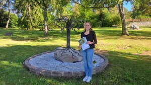 Bild vergr&ouml;&szlig;ern: Friedhofsbroschüre 2026 Lisa Marie Leopold