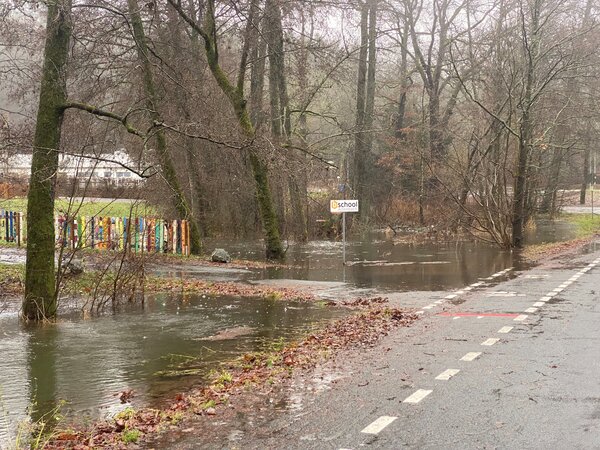 Bild vergr&ouml;&szlig;ern: Hochwasser b-school