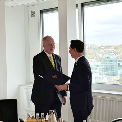 Bild vergr&ouml;&szlig;ern: Bundesverdienstkreuz Dirk Roth